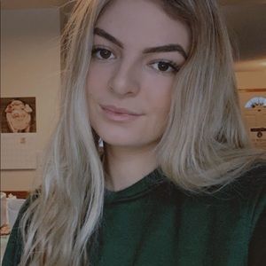 Meet your Posher, Caitlyn